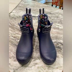 Joules Wellibob Navy Bee Rain boots. US Size 6, UK size 4, EU size 37